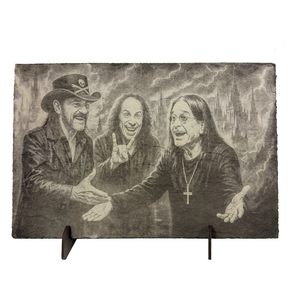 Schieferplatte „Lemmy, Ronnie & Ozzy“ – gelaserte Rock-Deko mit Aufsteller