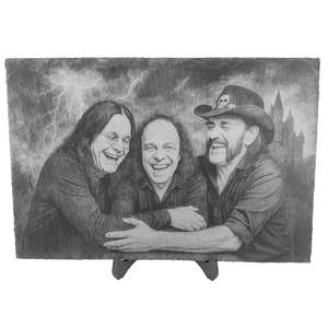 Schieferplatte „Lemmy, Ronnie & Ozzy“ – gelaserte Rock-Deko mit Aufsteller