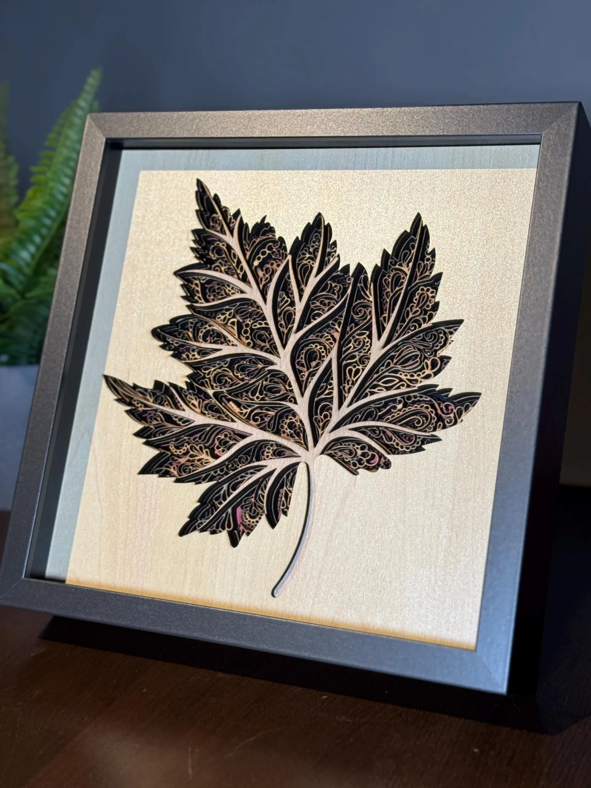 Handgefertigtes, lasergeschnittenes Blattkunstwerk – elegantes botanisches Design – Bild 2
