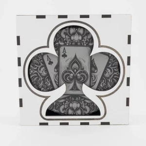 Schiefer-Untersetzer-Set mit Kreuz-Spielkarten-Motiv. 3 gravierte Untersetzer inkl. Holzbox – perfektes Geschenk für Pokerfreunde.