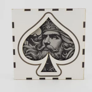 Poker Untersetzer-Set mit Pik-Spielkarten-Motiv – 3 gravierte Schieferuntersetzer in Holzbox. Edle Geschenkidee für Pokerspieler.